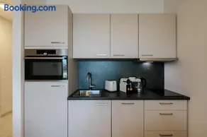Lakeview Apartment - Image 4