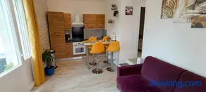 Le Cosyhome de Fontenay I Grand Parking & Netflix & Salon de Jardin - Image 3