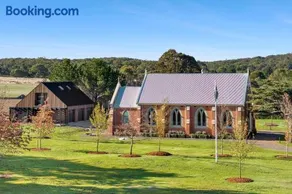 Luxury Escape at Dallah Chapel & Loft - Image 1