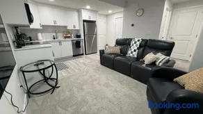 Cozy & Quiet Calgary 2BR Suite - Image 4