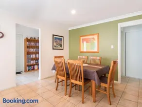 1 54 Parkes Street - Image 2
