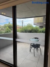 Two Bedroom Two Bathroom Kashmir Apartment in Canberra City - Image 4