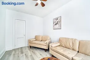 Bright Quiet One Bedroom Apartment - Image 1