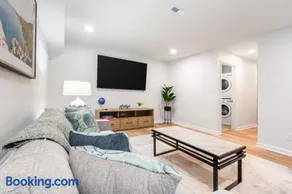 Modern Basement Suite, 2BR Sofa Bed, Parking - Image 2