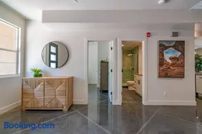 The Latitude Adjustment Spacious Getaway with Hot Tub Community Pool Golf Courses and close to Zion - Image 2