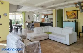 2 Bedroom Stunning Home In Imperia - Image 3