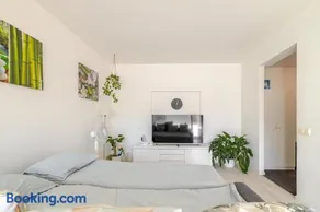 Helsinki, Private free parking, super easy to city centre and airport - Image 4