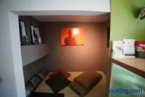 Stylish free parking Studio central with balcony - Image 2