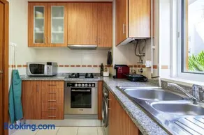 1 Bedroom apt with pool access - Image 2