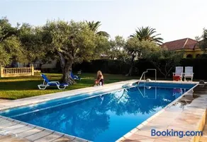 Villa with great garden and pool - Image 4