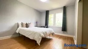 Cozy room With Shared Bath near Bayview York Mills - Image 1