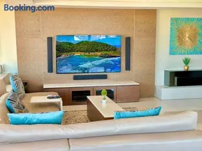 Grand Penthouse / Backup Power / Stunning - Image 3