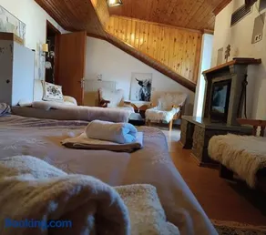 Cozy Loft with Fireplace & View - Image 4