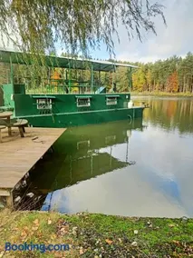 le bateau sur lac privé de 2 hectares poissonneux au milieu des bois - Image 1