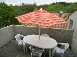 Joli petit T2 calme au bord de leau - Image 2