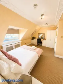 12A Regency Square - Image 2