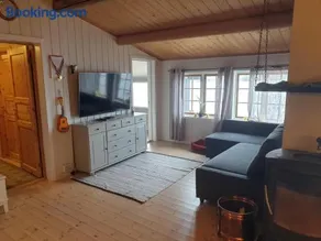 Idyllic lakeside cabin with private beach and boat - Image 5