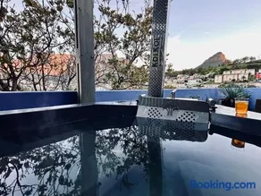 City Penthouse with Table Mountain views & hot tub - Image 1