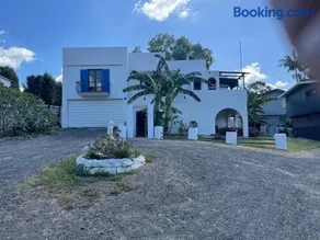Villa on Ferguson - Image 1