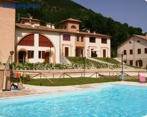 Oasi di Piobbico Piscina con Vista sul Monte Nerone - Image 1