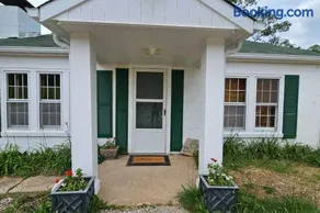 Cozy Cabin Retreat - Sleeps 8 - 1 Hr from STL - Image 2