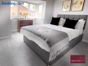 Stylish 4 bedroom Townhouse - Central Wokingham - Image 5