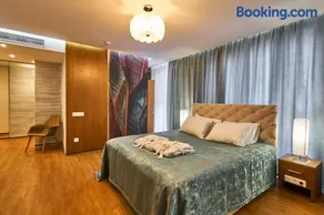 Light Hotel - Image 5