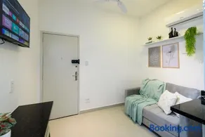 Quarto e sala charmoso com garagem em Copacabana! - Image 1