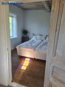 Villa Vemmentorp - Körsbärsblomsvillan 6 min från havet - Image 1