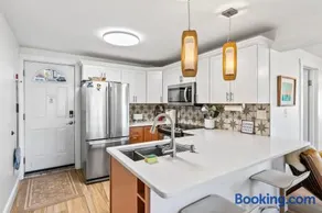 Mid-Century Modern Riverside - Team Joseph Ellen - Image 1