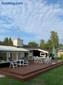 Nyistandsat sommerhus i Hornbæk,tæt på vand og by - Image 2
