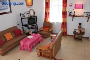 Flo Villa - Image 3