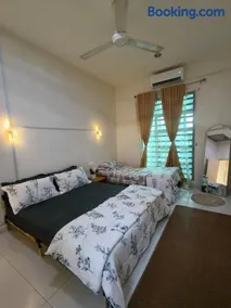 Homestay D' Aura Pool Melaka - Image 1