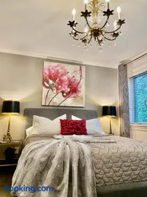Downtown Luxury Victorian Retreat - Image 1