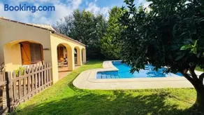 Apartment with private pool and garden - Image 2