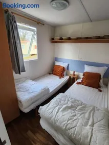 Mobilhome les pieds dans l eau avec piscine - Image 2