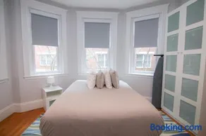 A Stylish Stay w/ a Queen Bed, Heated Floors.. #14 - Image 3