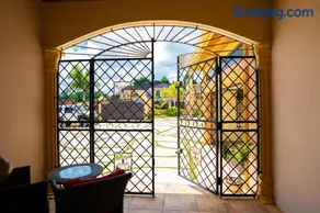 Elegant,Central & spacious unit with AC at DW APTS - Image 5