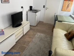 TOP4 Single Zimmer mit eigenem Bad - Image 4