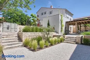 Villa Charlotte for 14 persons with 73m2 Pool near Poreč - Daily Housekeeping & Breakfast Service - Image 3