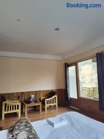 The Woodpecker Inn Jibhi - Image 3
