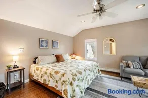 5 Bedrooms Game Room Studio Room - Image 2