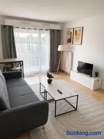 Appartement Cosy avec Balcon 10 min de Disneyland Paris - Image 1