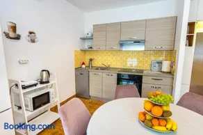 Cozy 2 Bedroom APT 15 Min Walk From Split Center and Beach - Image 2