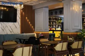 PREMIUM Hotel, Mediterranean Food & Mezze Bar - Image 2