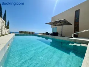 Elite Vila with Pool, Green Coast - Image 1