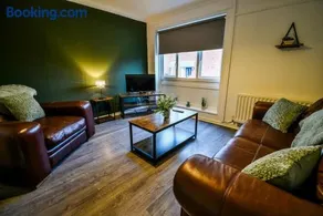 Woodcock House 3 Bedrooms Workstays UK - Image 5