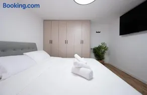 לב המעיין- סוויטה מושלמת עם ג'קוזי פנימי וחיצוני במושב פסטורלי - Image 1