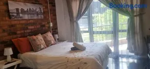 Dimpho House in Vibey Maboneng Precinct - Image 2