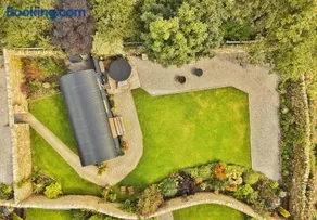 FLORA Luxury Retreat, Private Garden, Views & Hot Tub - Image 4